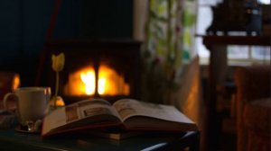 Аудио. Звук дождя и потрескивание камина в уютной атмосфере для согревания души.