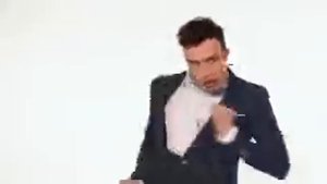 Парень хорошо танцует