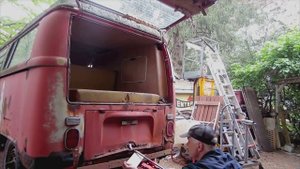 Нашли Заброшенный Автобус в Лесу и Завели Его Спустя 30 лет