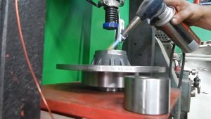 Замена задних тормозных дисков  OPEL VIVARO