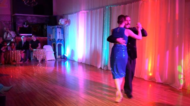 Buscándote por Orquesta romántica milonguera. смотреть онлайн