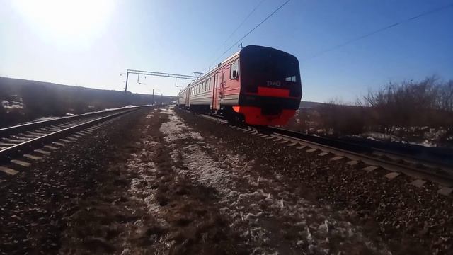 Электропоезд ЭД9МК-0107 "Приморочка" сообщением Ружино-Владивосток зимним утром на Транссибе. смотреть онлайн