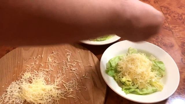 Салат Цезарь с беконом