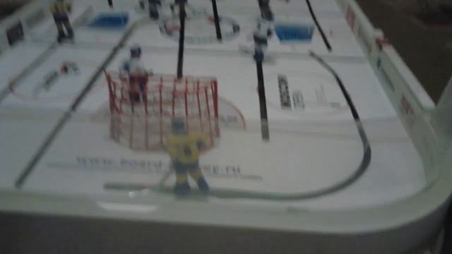 Играем в настольный хоккей ! :D смотреть онлайн