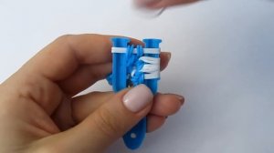 НОВОГОДНИЙ БРАСЛЕТ-СНЕГУРОЧКА из резинок на рогатке без станка