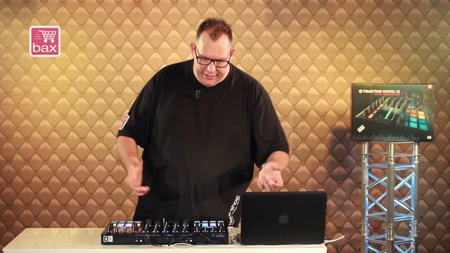 Review Native Instruments Traktor Kontrol S5 DJ MIDI Controller Review | Bax Music