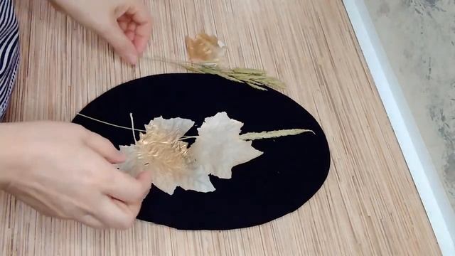 Овальное панно из колосьев и скелетированных листьев смотреть онлайн