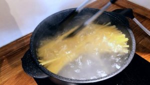 Самое простое блюдо итальянской кухни - ПАСТА С СЫРОМ. (спагетти с сыром)