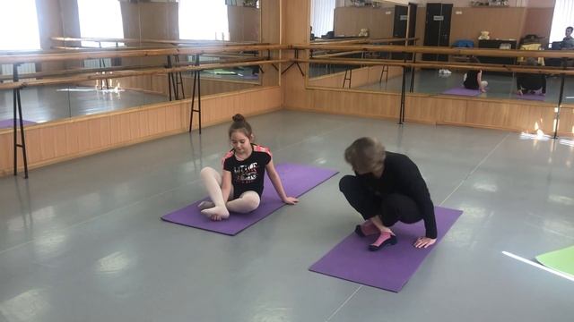 4 неделя занятий на карантине 3 - 4 класс. Партер с упором на растяжку. смотреть онлайн