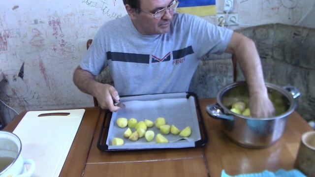 Свиная рулька запеченная с картошкой / Свиная голень с картошкой смотреть онлайн