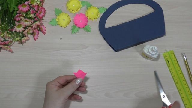 Поделки из бумаги своими руками/Объемная аппликация из цветной бумаги/ Crafts with paper.