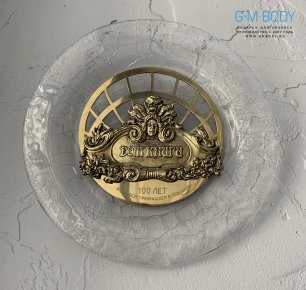 Декоративная тарелка из стекла и бронзы с логотипом в стиле модерн - лучший подарок к юбилею фирмы!