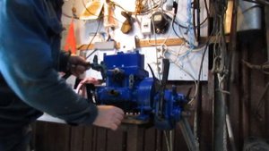 Зима в яхт-клубе. Начинаем разбирать мотор СМ557Л. Вторая серия