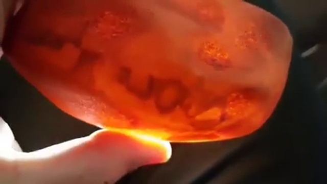 Янтарный пейзажный рисунок (рисунок на этом камне напоминает ландшафты). смотреть онлайн