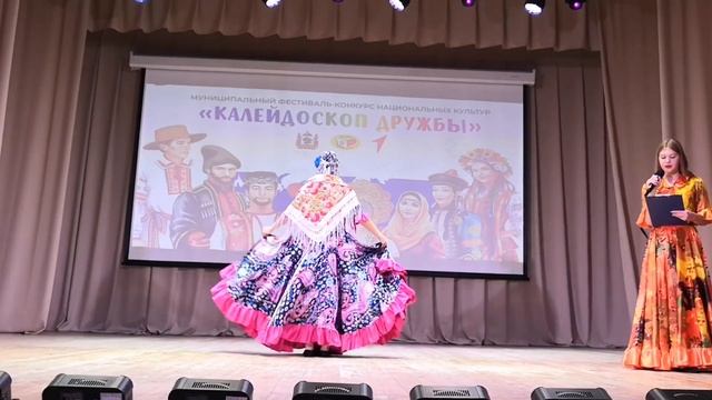Калейдоскоп дружбы Презентация цыганского костюма смотреть онлайн