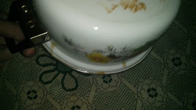 Кастрюля с пластмассовыми ручками и цветочками на стенке смотреть онлайн