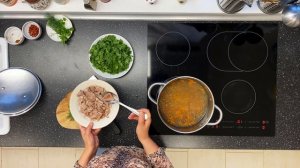 Суп из щавеля с чечевицей, бульон из голени индейки.