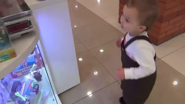 Кушаем червяков, желейные конфеты сердечка и ягодки Challenge We eat worms , heart and berries смотреть онлайн