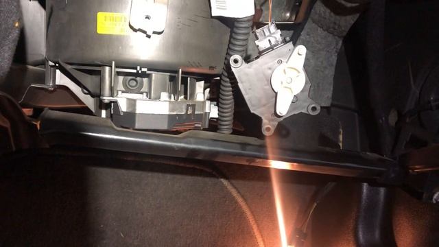 Saab 9-3 ремонт моторчика рециркуляции. смотреть онлайн