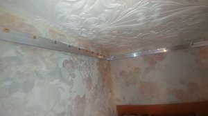 Небольшое сравнение работы с разными дюбелями при установке натяжного потолка