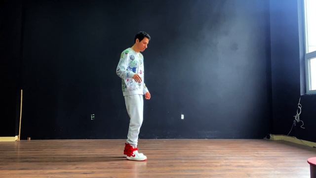 HOW TO SHUFFLE DANCE | TUTORIAL - Шафл танец обучение для начинающих смотреть онлайн