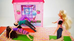 БАРБИ СЛОМАЛА НОГУ? Барби игры серия 12