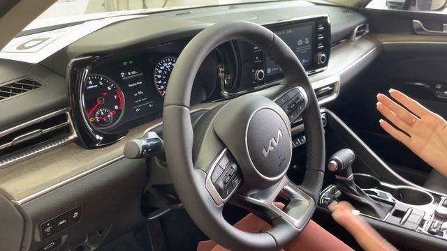 Same car, 10 years later... 2013 Optima EX vs 2022 K5 EX смотреть онлайн