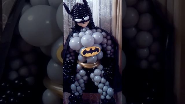 Бэтмен из воздушных шаров. Большие шары с тассел гирляндой. Batman from balloons.