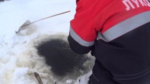 Рыбалка 2020 сетями.Проверка сетей подо льдом после первой ночи .