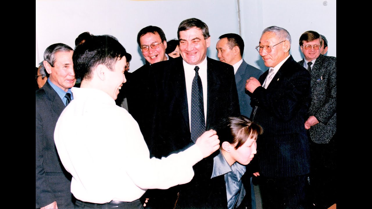Чурапча. Открытие нового здания инфизкульта. 2002 год.
