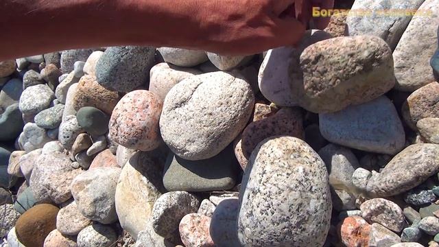 Необычный камень, коричнево белый Unusual stone, brown and white смотреть онлайн