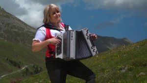 Alexandra Schmied - A Schmatzerl vom Schatzerl (Offizielles Musikvideo)