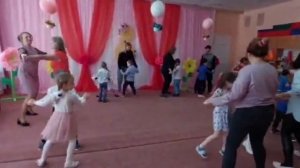 Полька "Целовалочка" с родителями на 8 марта, старшая группа √4 "Звёздочка"