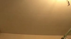 потолок из пластиковых панелей в ванной трещит и прогибается