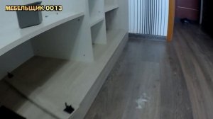 Шкаф-купе из двух половин.Зеркальные двери с пескоструем.