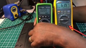 ??Fluke 27 II  vs. Gossen Metrawatt DM62 ( Multimeter Comparison)