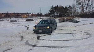 Mercedes Benz E320 4 Matic winter snow drifting!