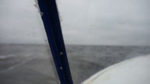 Ветер восточный 5 м/с, высота волны около полуметра