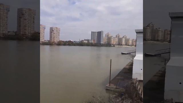 р кубань. полноводная река кубань. кубань наполнилась водой до берегов. открыли шлюзы кубань смотреть онлайн