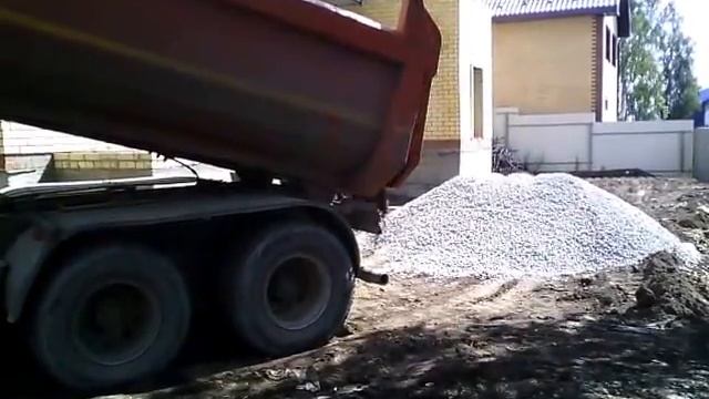 УралАвтоСтрой. Доставка отсева 6 м3 в мкр. 7 Ключей смотреть онлайн