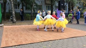 Танец детей 3 - 4 лет на дне города Балашиха