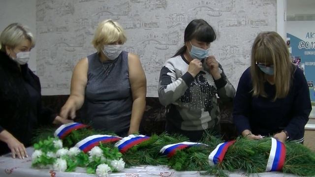 Возложение гирлянды памяти