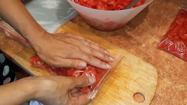 Заморозка овощей на зиму. Томаты и перец. смотреть онлайн