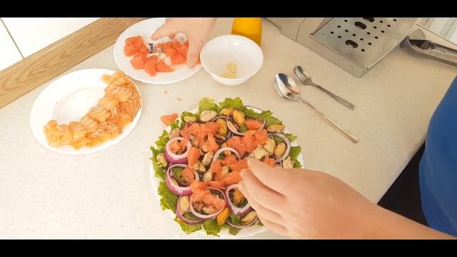 Японский салат с морепродуктами/Salad with seafood смотреть онлайн