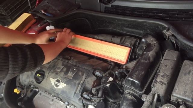 Замена фильтров на MINI Cooper R56 смотреть онлайн