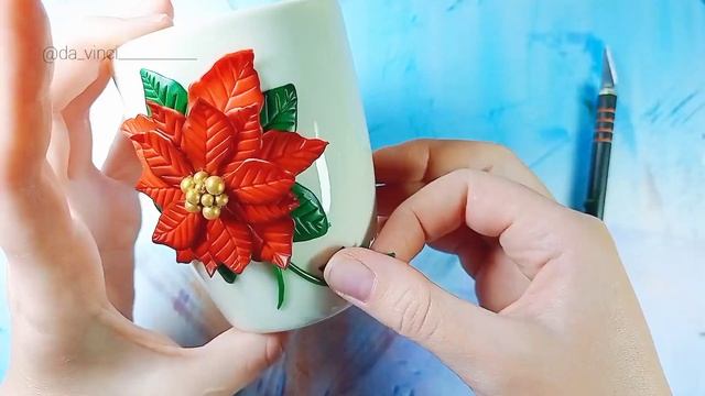 Новогодний декор на чашке из полимерной глины