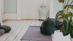 Mindful yoga & candle meditation | Yoga with Jess Cronshaw | AGNI Manchester