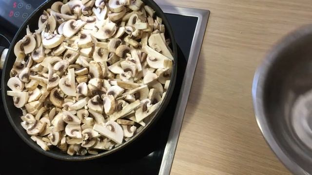 3 продукта = отпадное блюдо! Филе куриной грудки + грибы + лук. С любым гарниром на сковороде смотреть онлайн