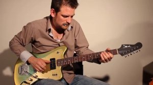 Deimel guitars - Firestar - Guitares au Beffroi 2014 par Brice Delage