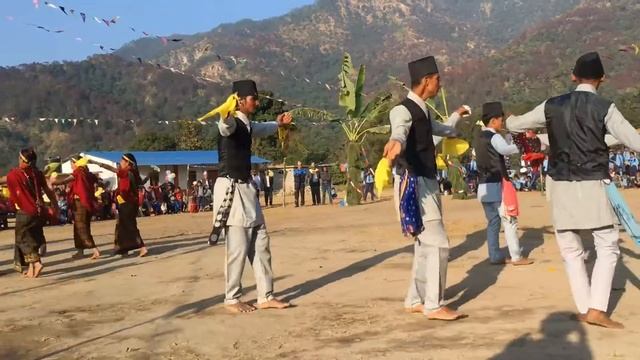 नचिदेउ फानकै घुमेर हातै मा झुम्के रुमाल लिएर #culture program #saleejo git # смотреть онлайн